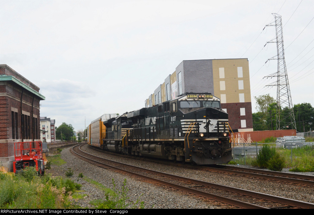 NS 8107, NS 1183 Passing the old CNJ Station